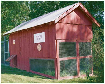 Free 1895 Chicken House Plans -  Use free plans from Tarter Farm and Ranch Equipment to build a reproduction of a big, practical chicken house from an old Kentucky farmstead. (Photo: TarterUSA.com)